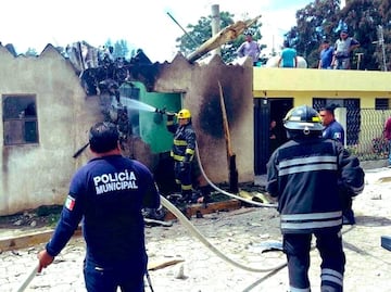 Avioneta se estrella contra casa en General Felipe Ángeles; hay 3 muertos