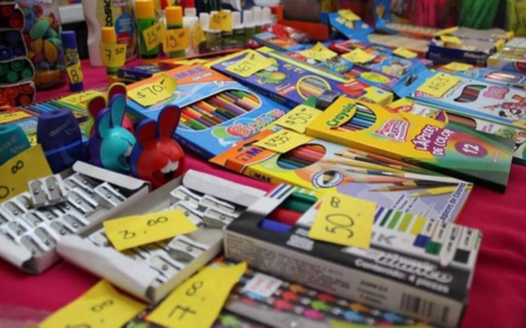 El inicio del nuevo ciclo escolar en México está a la vista, y esta vez, la Procuraduría Federal del Consumidor (Profeco) ha revisado la calidad de 14 bolígrafos de tinta azul oleosa de punta mediana y de 25 lápices de color.
Foto: Producción El Universal Puebla