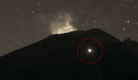 Misteriosa luz es captada en laderas del Popocatépetl