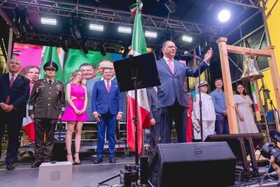 Alejandro Armenta asiste al primer Grito de Independencia en Times Square