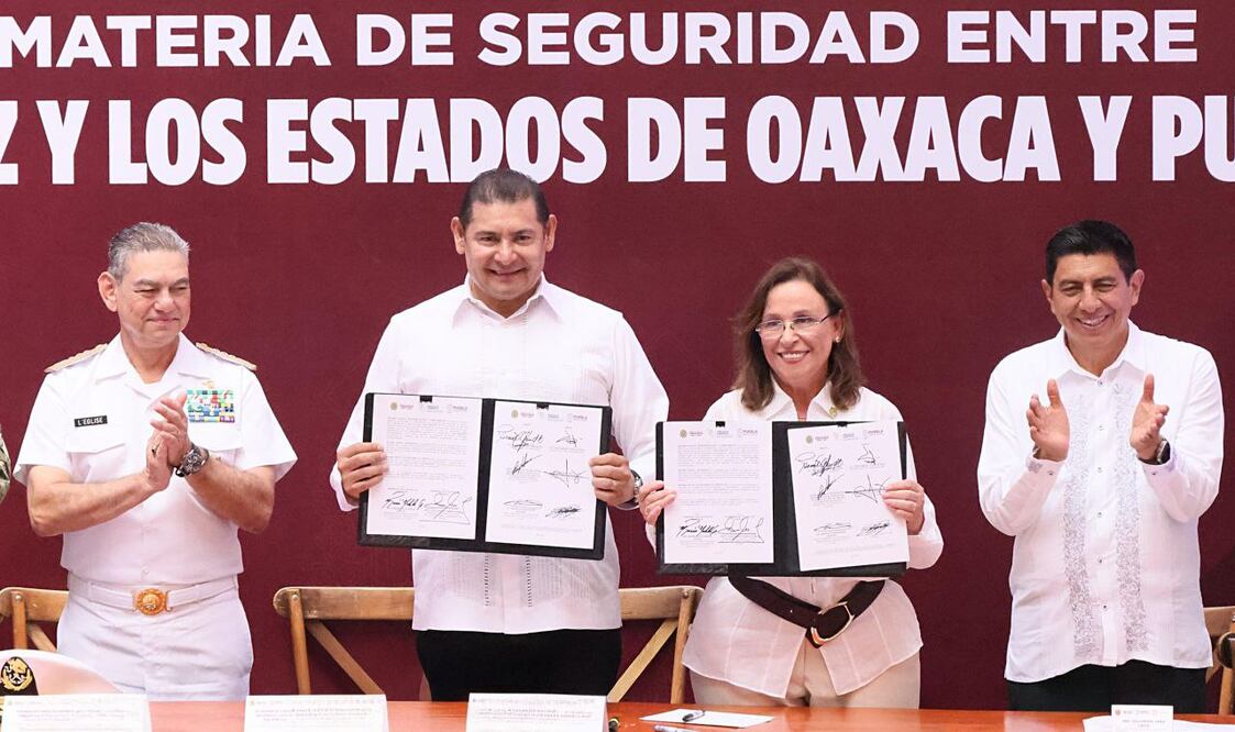 Alejandro Armenta realizó la firma de este convenio en Veracruz | Foto: Gobierno del Estado