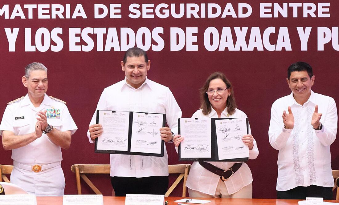 Alejandro Armenta realizó la firma de este convenio en Veracruz | Foto: Gobierno del Estado