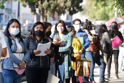 Vacunan a 62 mil maestros en 2 días: SEP