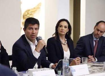 Lalo Rivera participa en foro con expertos en materia de economía