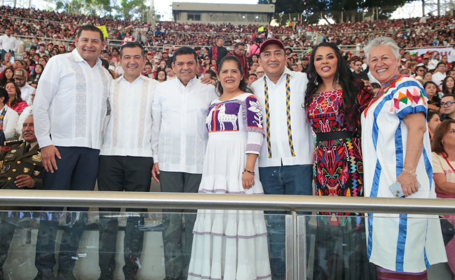 Armenta asiste al tercer informe del gobernador de Oaxaca, Salomón Jara