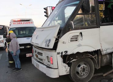 Choque deja cinco lesionados en el Bulevar 18 de Noviembre