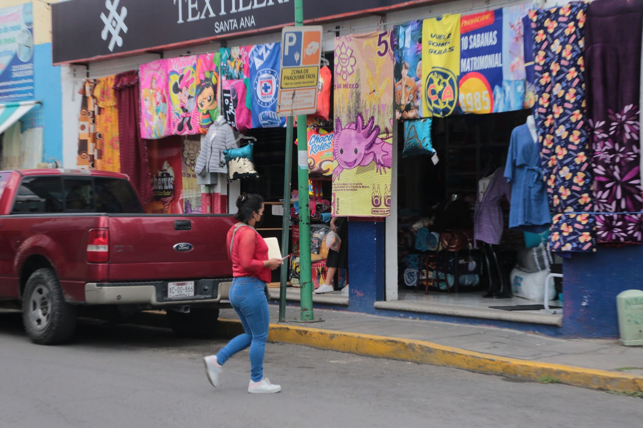 En San Ana Chiautempan hay prendas de todo tipo para abrigarte del frío a muy buen precio | Agencia Es Imagen para El Universal Puebla
