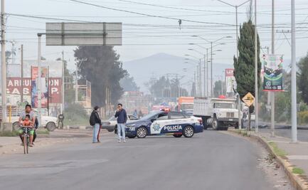 Automovilistas en Huejotzingo caen en socavones de calle en reparación