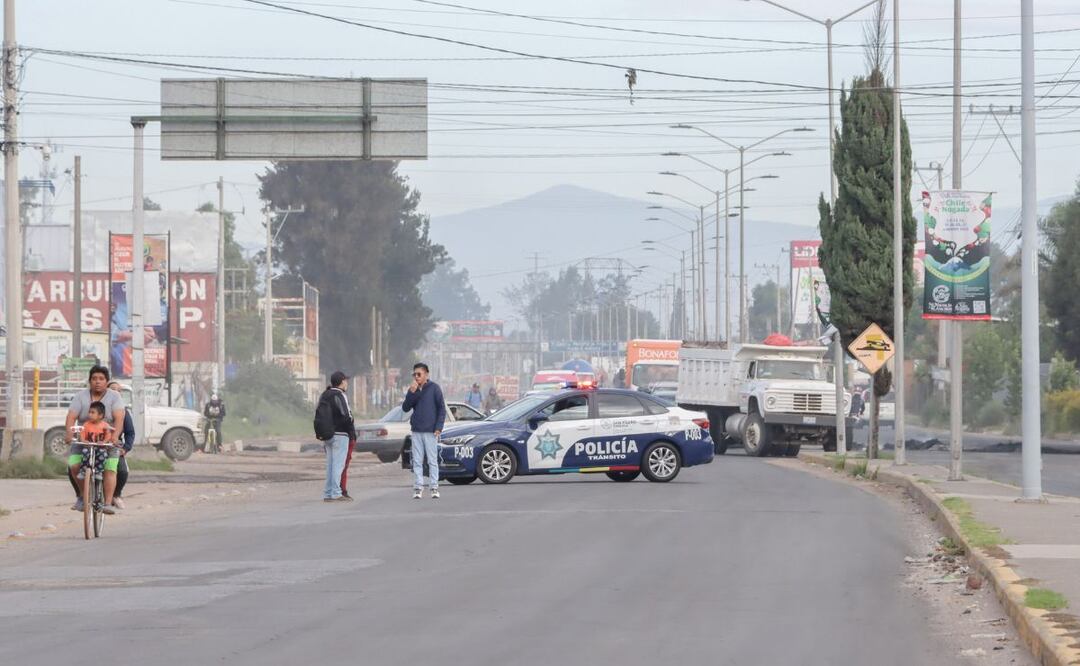Conductores en Huejotzingo denunciaron hundimientos en una calle en reparación | Foto: Agencia Es Imagen para El Universal Puebla