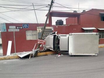 ¡Karma inmediato! Atropelló a adulto mayor que iba a vacunarse y volcó al intentar huir