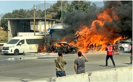 Cierran autopista México-Puebla tras fuerte accidente; reportan autos incendiados