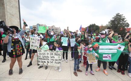 A AMLO le da "mala espina" la marcha feminista a favor del aborto