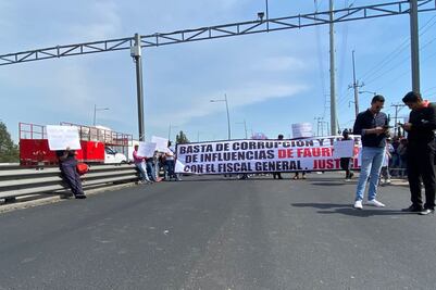 Trabajadores de Cormaplast bloquean la autopista México-Puebla