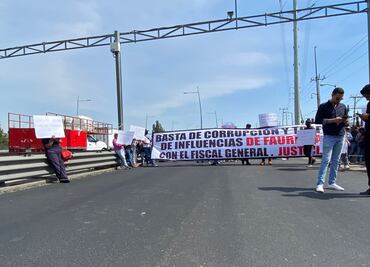 Trabajadores de Cormaplast bloquean la autopista México-Puebla