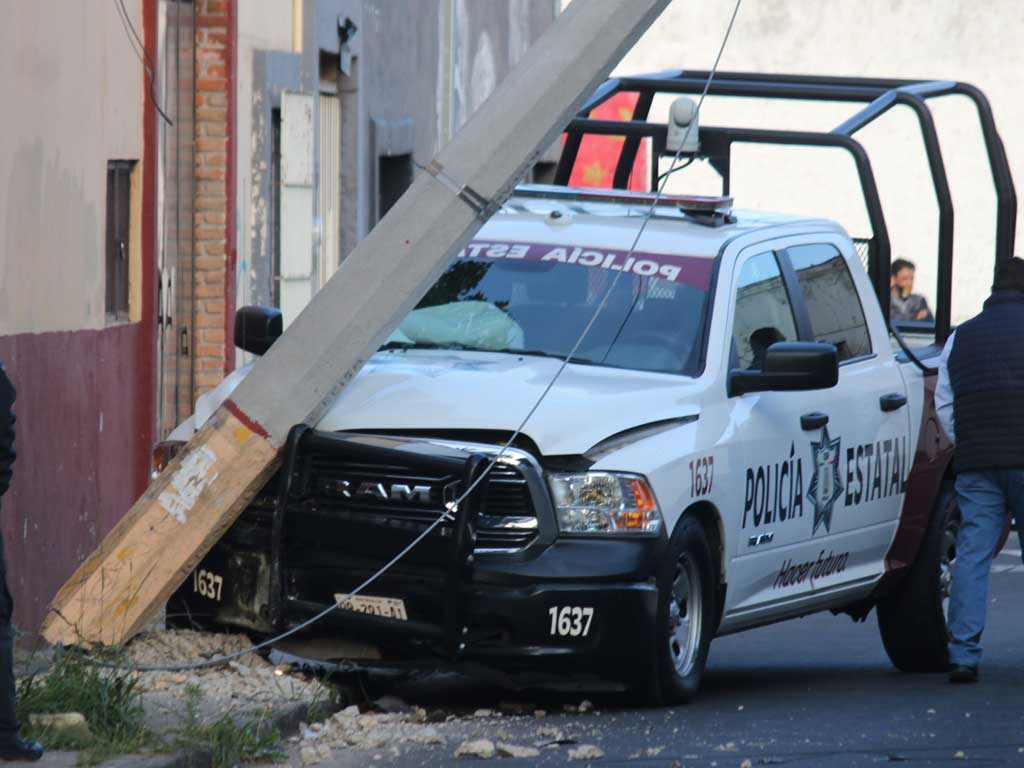 Para no variar...choca patrulla de  Policía Estatal en Analco