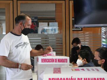 Consulta de revocación de mandato en Puebla fue un éxito, asegura Barbosa