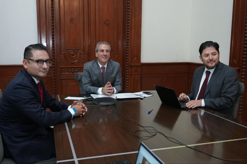 Pepe Chedraui y Dennis Weilmann, alcalde de Wolfsburg, Alemania, se reunieron | Foto: Ayuntamiento de Puebla