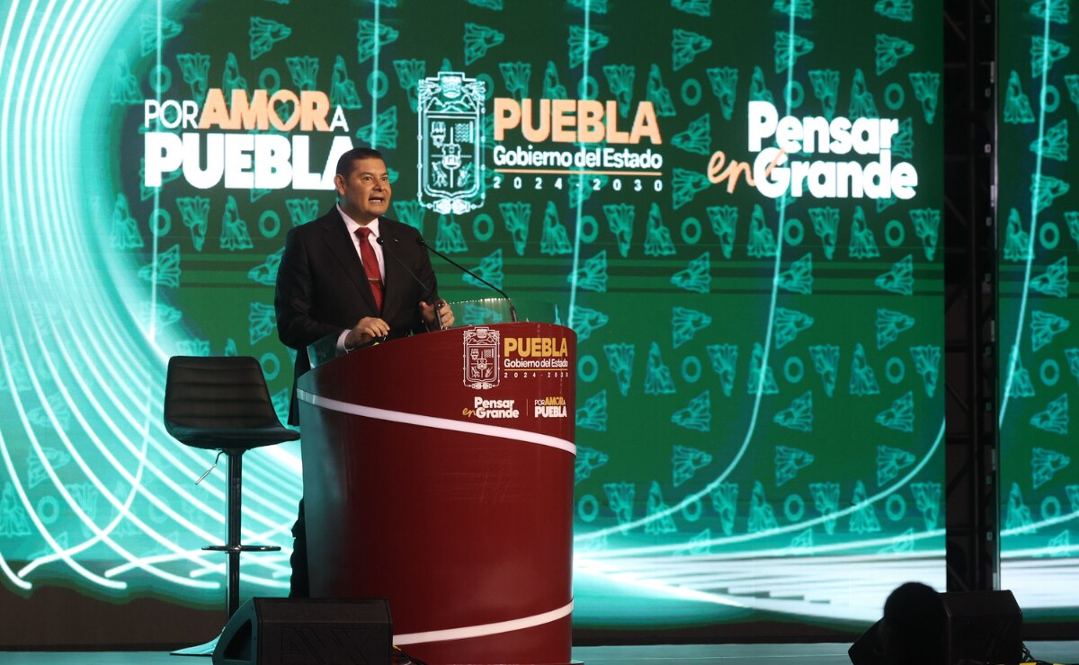 Conoce el grado de estudios del gobernador de Puebla, Alejandro Armenta I Foto: EsImagen