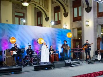 AMLO dedica festival musical desde Palacio Nacional por el Día de las Madres