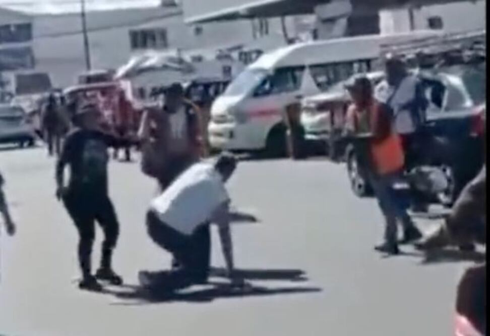En la Central de Abastos de Puebla fue captada en video una pelea | Foto Redes Sociales