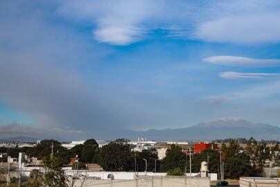 VIDEO. Volcán Popocatépetl amanece cubierto de nube de ceniza