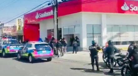Asaltan con violencia sucursal de Santander en Alseseca