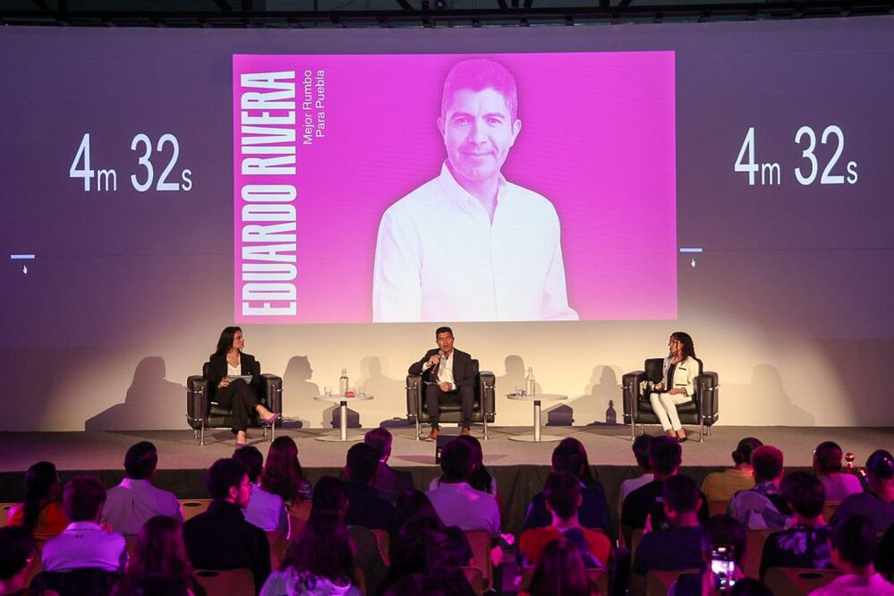 Ahora fue el turno de Eduardo Rivera en el Tec de Monterrey | EsImagen