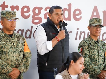 Armenta supervisa entrega de apoyos en El Carrizal