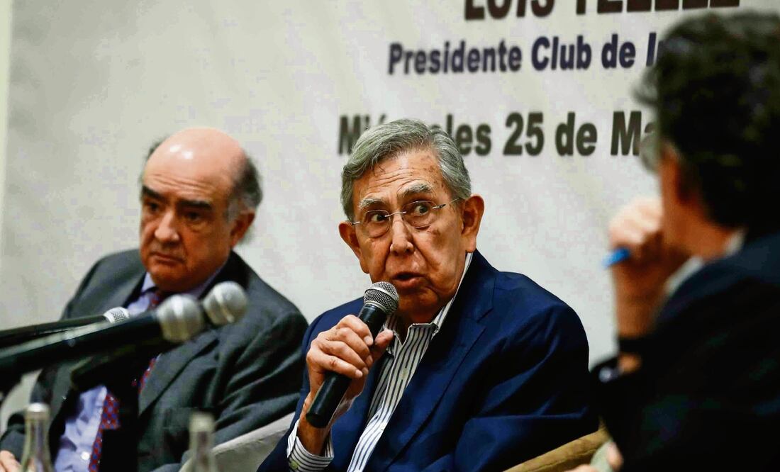 Cuauhtémoc Cárdenas (centro) destacó ayer que no existe continuidad en las políticas públicas a largo plazo y acusó que se privilegian la improvisación y las ocurrencias. Foto: Diego Simón/EL UNIVERSAL