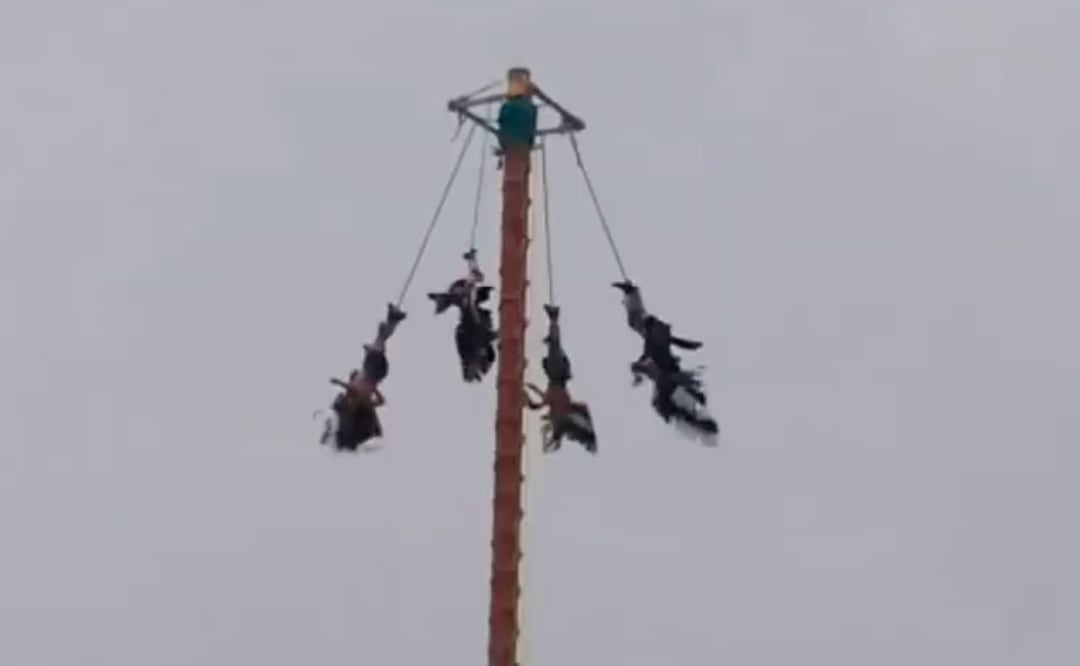 Voladores tuvieron un percance en la inauguración de la Feria de Xicotepec | Foto: Youtube Desde Puebla