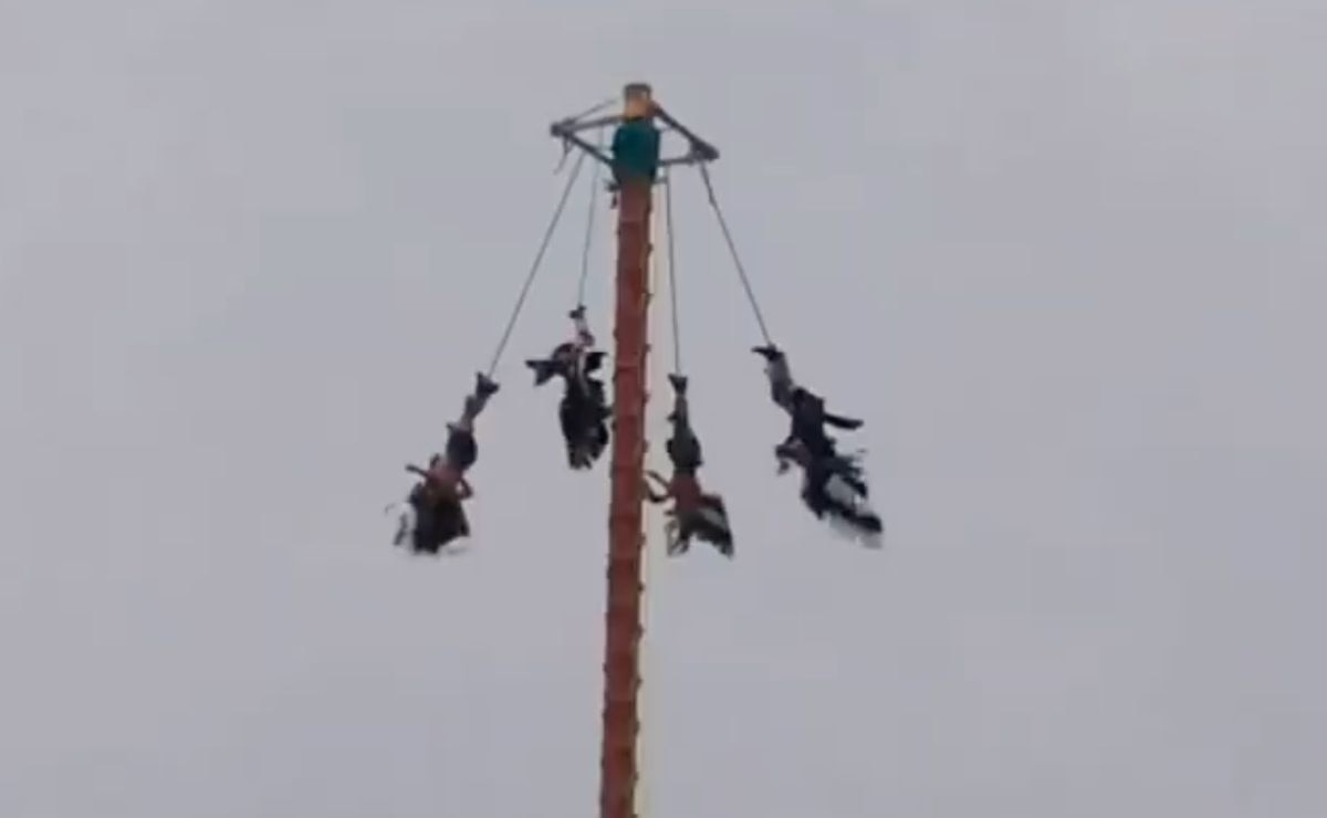 Voladores tuvieron un percance en la inauguración de la Feria de Xicotepec | Foto: Youtube Desde Puebla