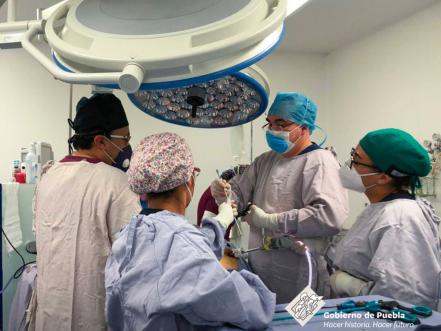 El secretario de Salud que ha vacunado a cientos de poblanos