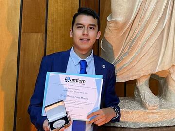 Estudiante de medicina de la BUAP gana el Premio a la Excelencia Académica 2024