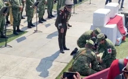 Soldados caídos. Militares y jóvenes del SMN se desmayaron en ceremonia del 5 de Mayo