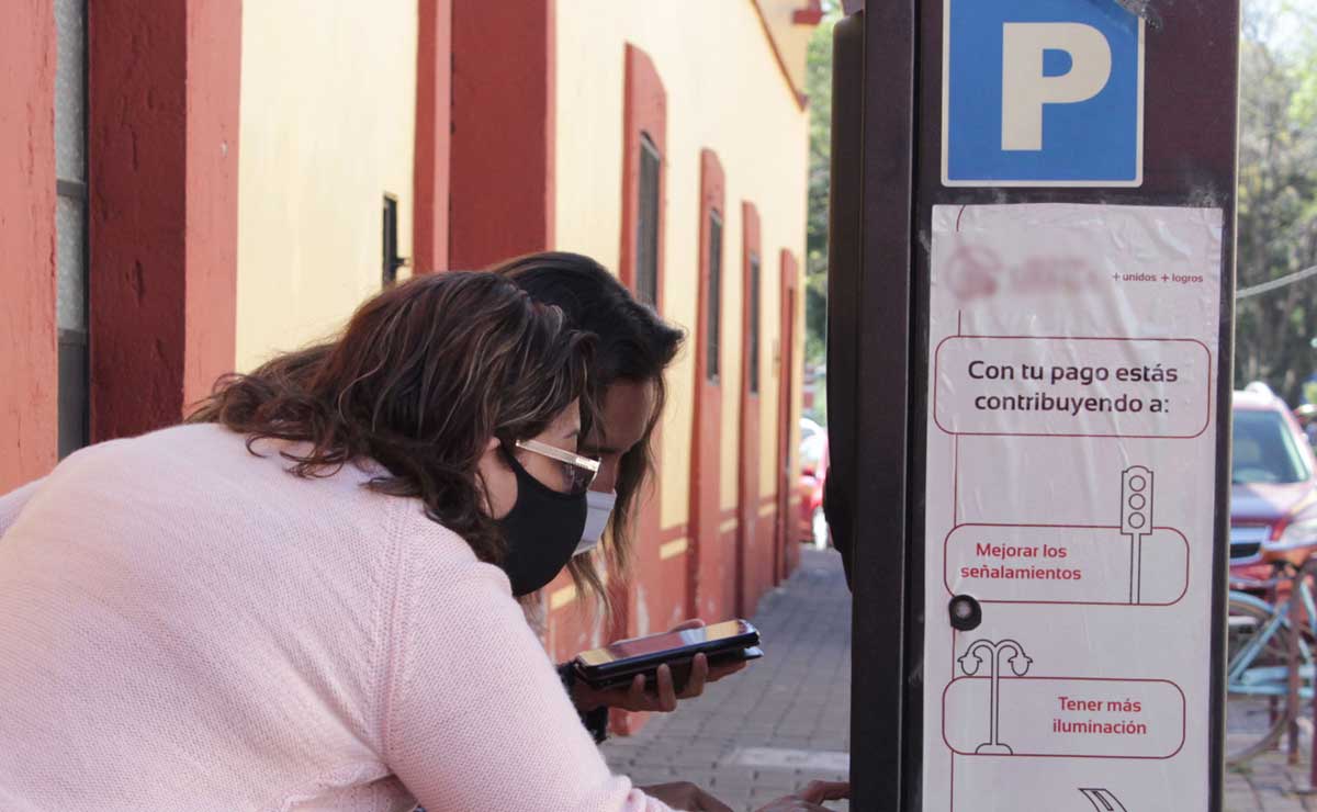 Parquímetros son políticas recaudatorias porque municipios necesitan dinero: Barbosa