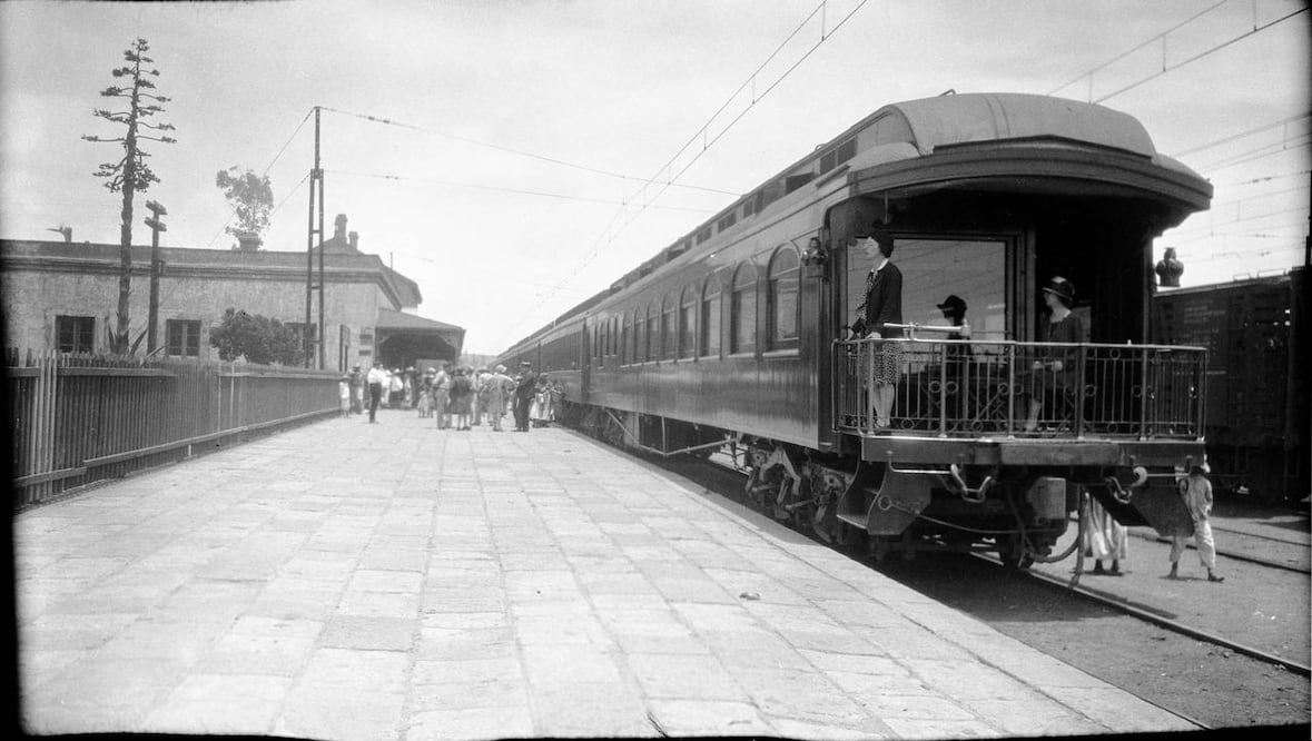 Tren de pasajeros estacionado en la Estación de Esperanza, Puebla 1932 | Foto: Facebook Mi México Antiguo