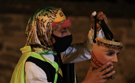 Esto debe llevar un traje tradicional de huehue