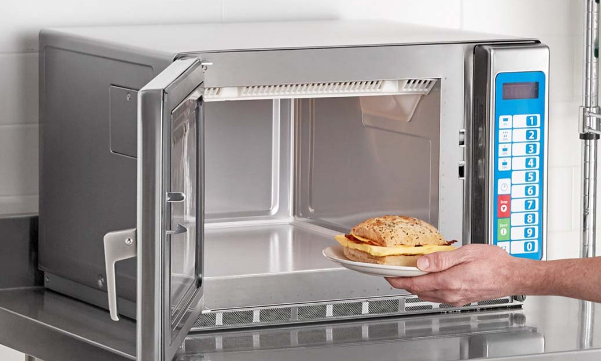 Qué alimentos no se deben calentar en el microondas