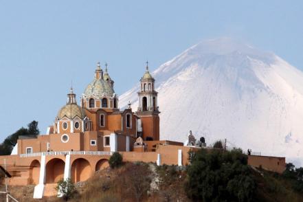Los caminos para subir a la iglesia de los Remedios en Cholula