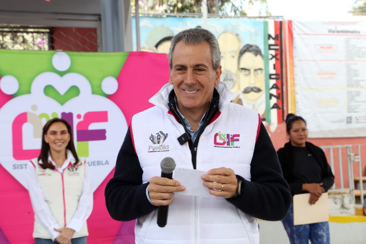 Pepe Chedraui encabeza entrega de desayunadores escolares | Foto: Ayuntamiento de Puebla