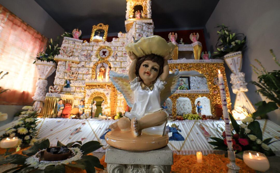 Foto: EsImagen.         Pobladores de Huaquechula se preparan para elaborar sus altares monumentales de Día de Muertos