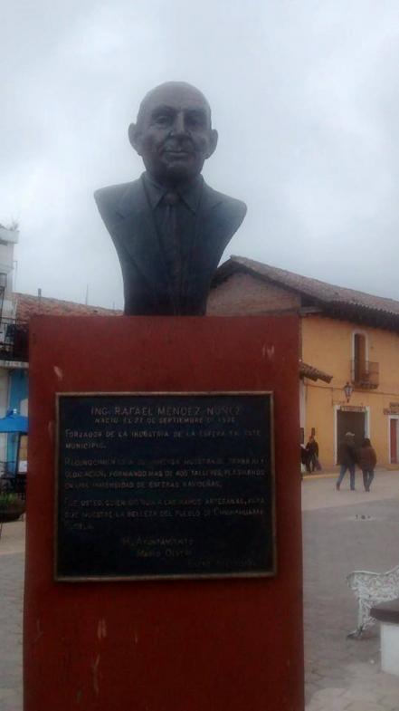 El hombre que convirtió a Chignahuapan en el pueblo de las esferas navideñas