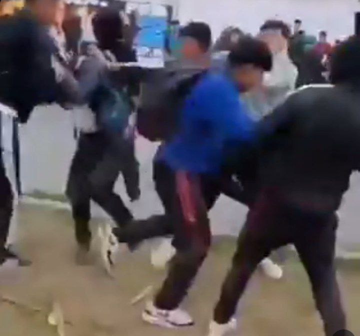 Se desata pelea campal entre alumnos del Bachillerato General Enrique Martínez