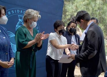 Lilia Cedillo clausura el taller de enriquecimiento artístico Bee Plant