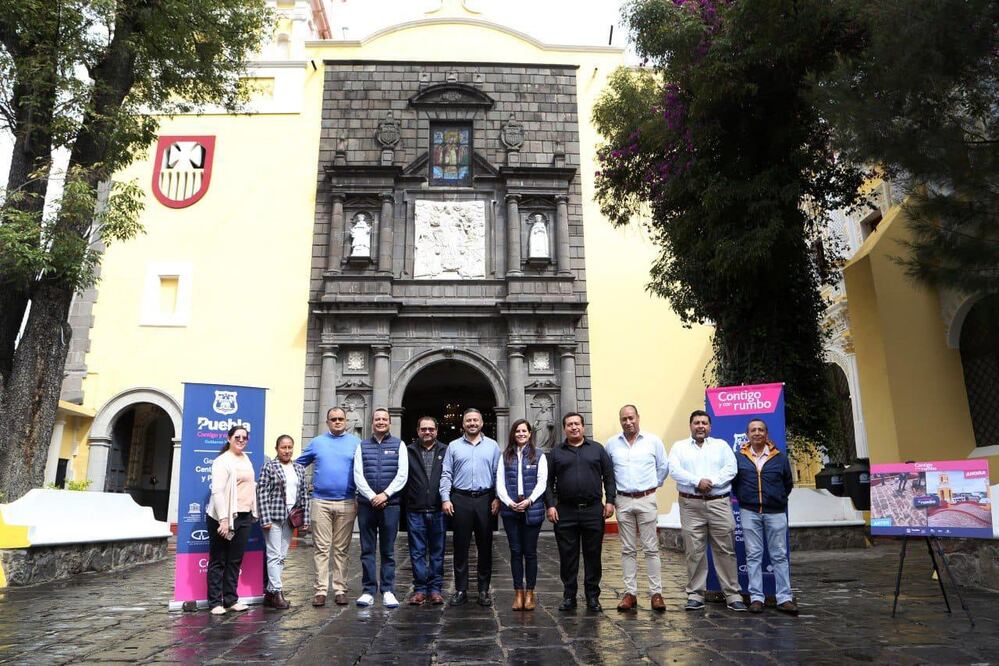 Adán Domínguez supervisó las obras de mantenimiento en los templos | Foto: Ayuntamiento de Puebla