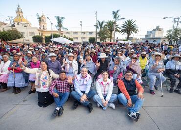 Visita SMDIF juntas auxiliares de Canoa y la Resurrección por festejos navideños