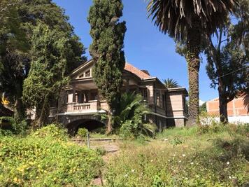 Extraña casona de la avenida Reforma causa revuelo en Puebla