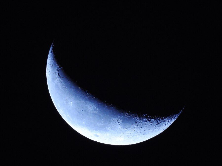 Luna menguante, un impulso de energía positiva para 9 signos del zodiaco. Fuente: Freepik.