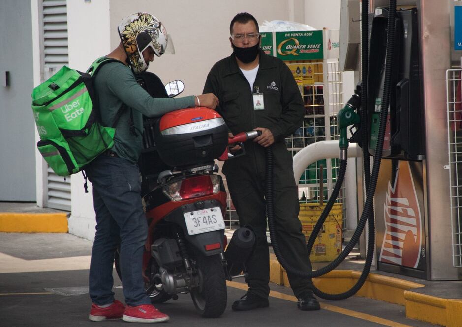 El precio de la gasolina varía en cada estación. Foto: Cuartoscuro