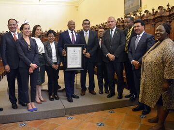 Alcalde de Nueva York recibe reconocimiento de la BUAP